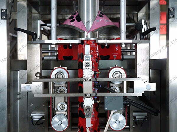 Packaging system by pneumatic drive